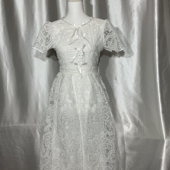 Dazy Vintage-Inspired White Lace Midi Dress Size S With Short Sleeves & Bow Acce - Picture 3 of 11